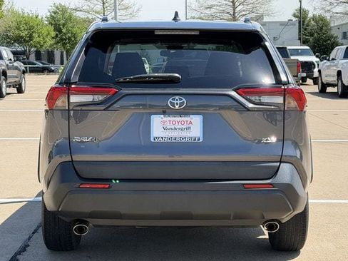 Certified 2022 Toyota RAV4 XLE w/ Convenience Package image 5