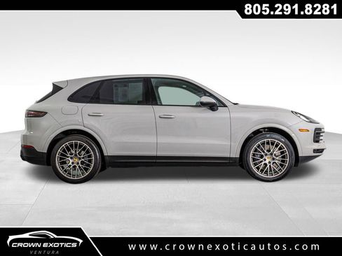 Used 2023 Porsche Cayenne Platinum Edition image 8