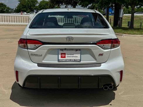 Used 2025 Toyota Corolla SE w/ SE Premium Package FWD image 4