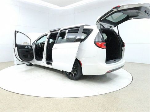 Used 2021 Chrysler Pacifica Touring w/ S Appearance Package image 11