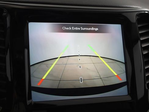 Used 2019 Jeep Cherokee Limited w/ Technology Group AWD/4WD image 10