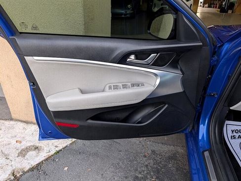 Used 2023 Genesis G70 2.0T image 18