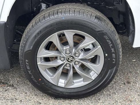 Used 2026 Toyota Sienna LE image 14