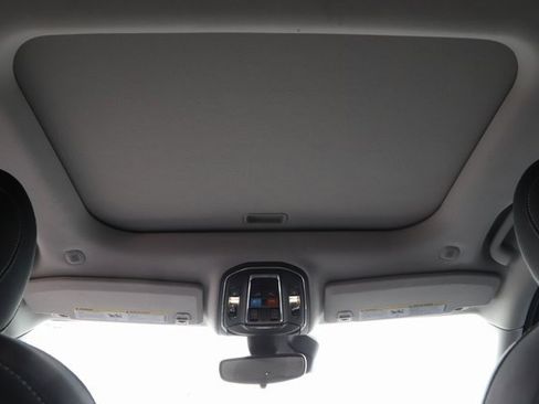 Used 2023 Jeep Grand Cherokee Laredo image 18