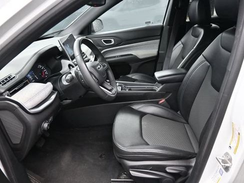 Used 2024 Jeep Compass Latitude AWD/4WD image 12