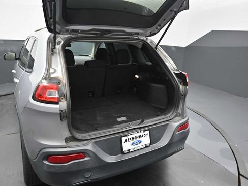 Used 2014 Jeep Cherokee Latitude AWD/4WD image 18
