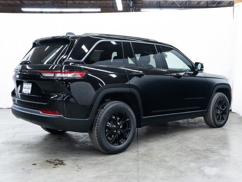 New 2026 Jeep Grand Cherokee Altitude image 6