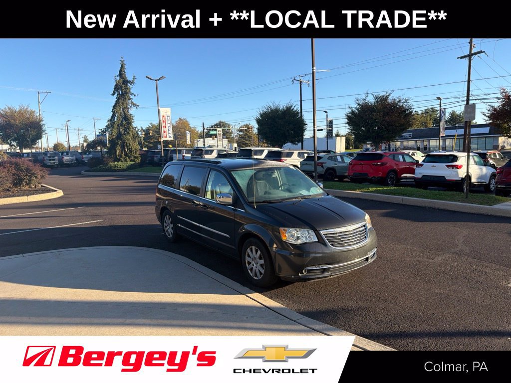 Used 2012 Chrysler Town & Country Touring-L w/ Trailer Tow Group FWD image 1
