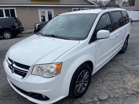 Used 2017 Dodge Grand Caravan SXT FWD image 1