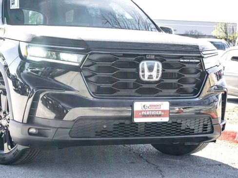 Used 2025 Honda Pilot Black Edition image 3