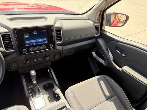 Used 2024 Nissan Frontier SV image 12