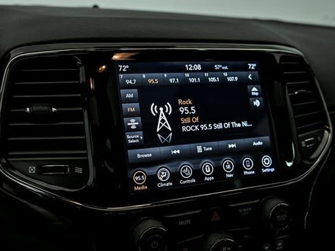 Used 2022 Jeep Grand Cherokee Laredo X image 20