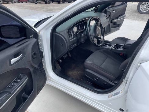 Used 2017 Dodge Charger SXT RWD image 8