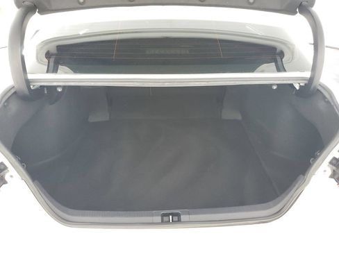 Used 2020 Toyota Camry LE FWD image 31