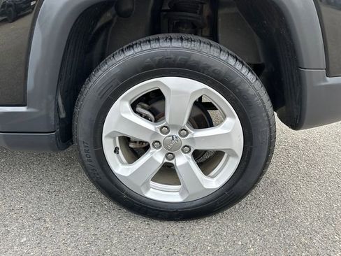 Used 2019 Jeep Compass Latitude w/ Popular Equipment Group AWD/4WD image 14