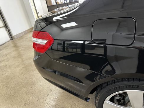 Used 2011 Mercedes-Benz E 350 4MATIC Sedan image 18