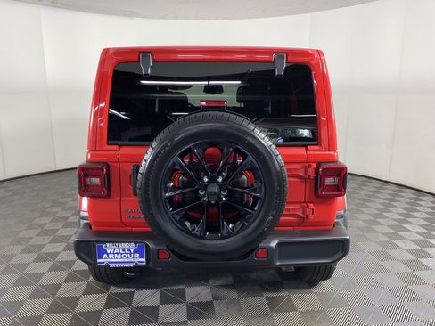 Used 2025 Jeep Wrangler Unlimited Sahara AWD/4WD image 8