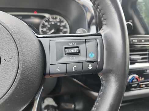 Used 2023 Nissan Pathfinder SL AWD/4WD image 28