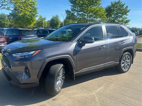 Used 2022 Toyota RAV4 XLE Premium AWD/4WD image 3
