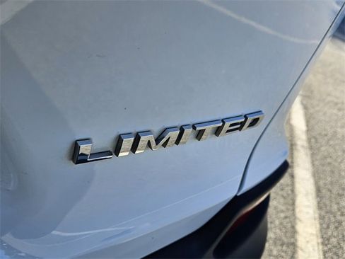 Used 2019 Jeep Cherokee Limited w/ Luxury Group image 11