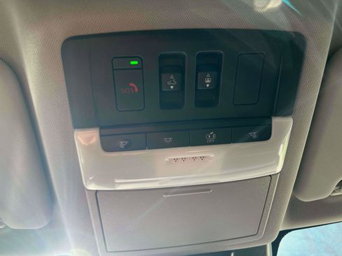 Used 2023 Nissan Rogue SV w/ SV Premium B Package image 9