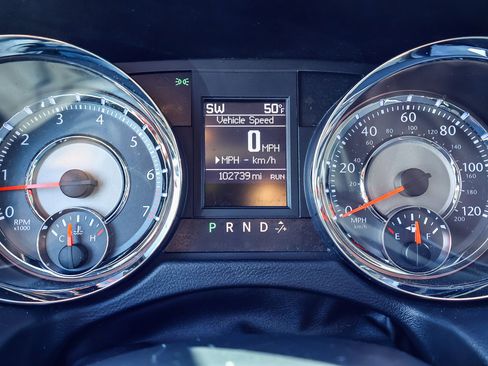 Used 2016 Chrysler Town & Country Touring w/ Driver Convenience Group image 13