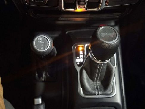 Used 2020 Jeep Wrangler Unlimited Sahara image 23