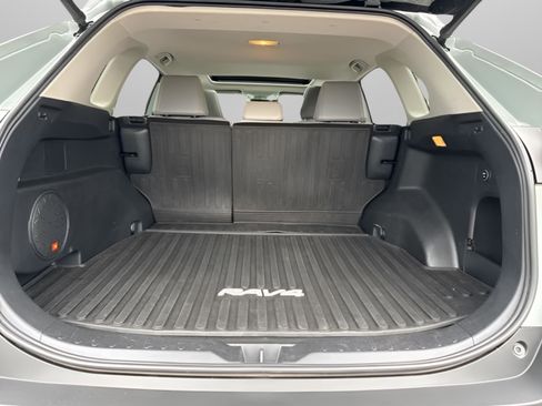 Used 2021 Toyota RAV4 XLE Premium FWD image 30