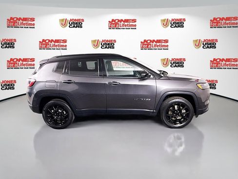 Used 2023 Jeep Compass Latitude w/ Sun and Sound Group AWD/4WD image 17