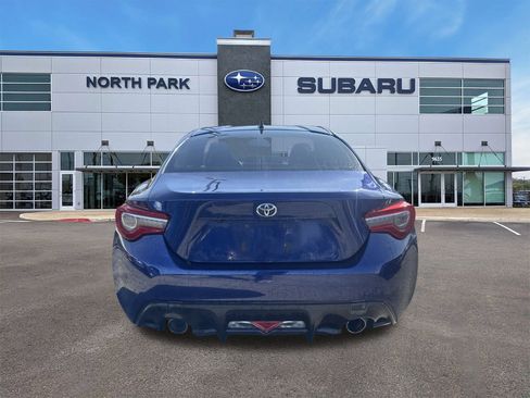 Used 2017 Toyota 86 image 4