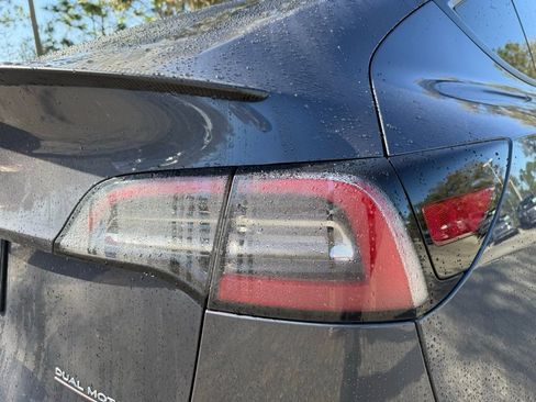 Used 2022 Tesla Model Y Performance image 11