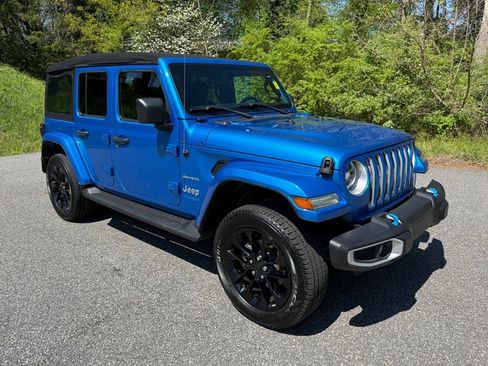 Used 2022 Jeep Wrangler Unlimited Sahara w/ Cold Weather Group AWD/4WD image 4