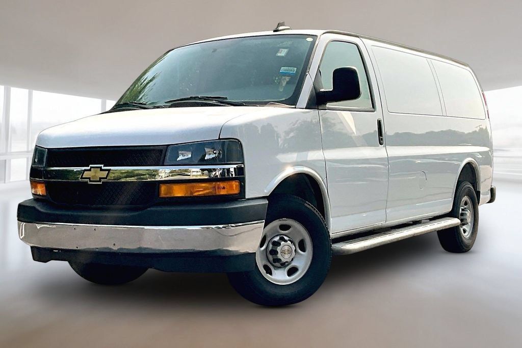 Used 2025 Chevrolet Express 2500 w/ Driver Convenience Package RWD image 3