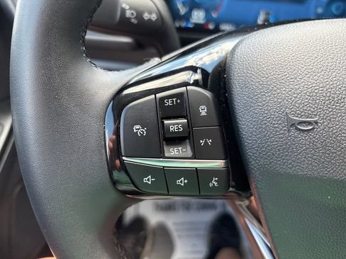 Used 2025 Ford Escape Platinum AWD/4WD image 11