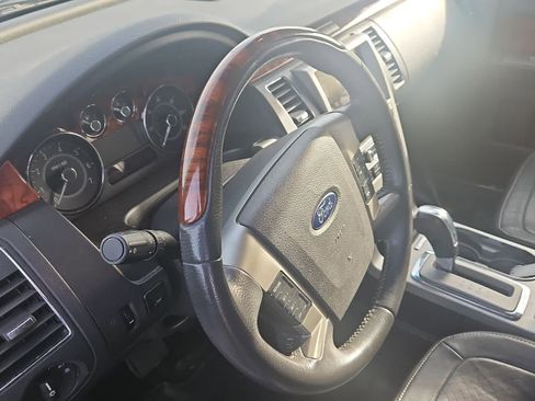 Used 2009 Ford Flex Limited image 2