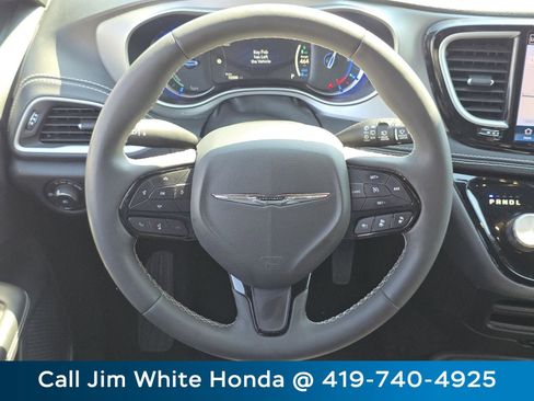 Used 2024 Chrysler Pacifica Limited FWD image 27