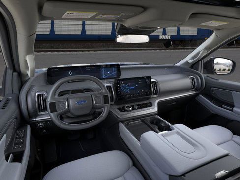 New 2026 Ford Expedition Max Platinum image 9
