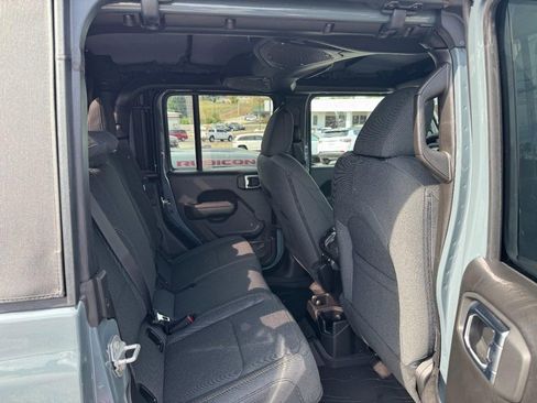 Used 2025 Jeep Gladiator Sport image 10