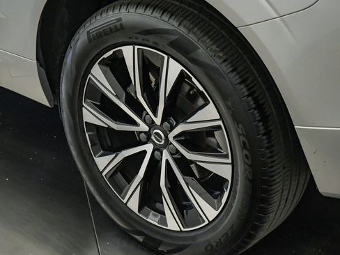 Certified 2025 Volvo XC60 B5 Core AWD/4WD image 11