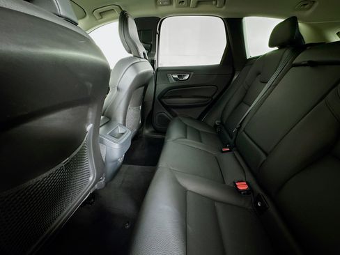 Used 2025 Volvo XC60 B5 Plus image 24