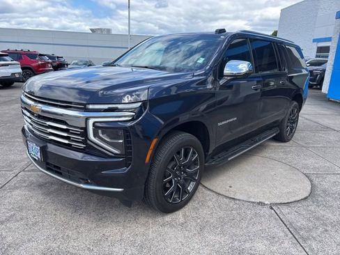 Used 2025 Chevrolet Suburban Premier AWD/4WD image 4