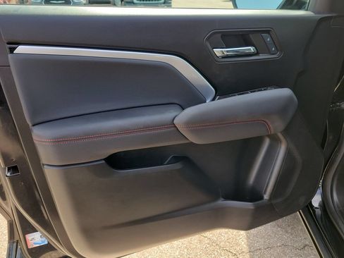 Used 2024 Chevrolet Colorado Z71 w/ Z71 Convenience Package 2 AWD/4WD image 19