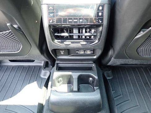 Used 2022 Jeep Grand Cherokee L Limited w/ Black Appearance Package AWD/4WD image 16