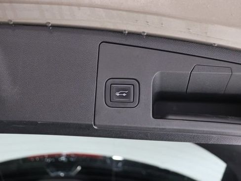 Used 2020 Cadillac XT4 Premium Luxury w/ Technology Package FWD image 36