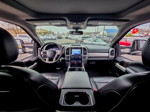 Used 2020 Ford F250 Lariat image 2