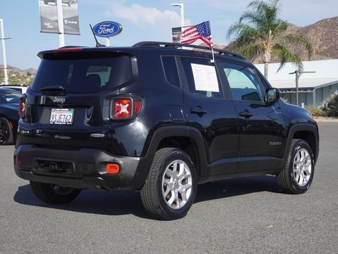 Used 2017 Jeep Renegade Latitude AWD/4WD image 4