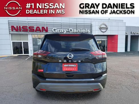 Used 2021 Nissan Rogue SV w/ Premium Package image 6