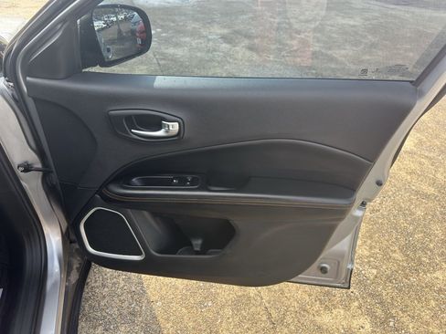 Used 2019 Jeep Compass Limited FWD image 22
