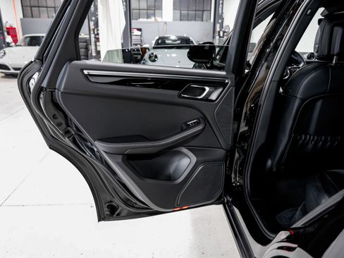 Used 2024 Porsche Macan image 30