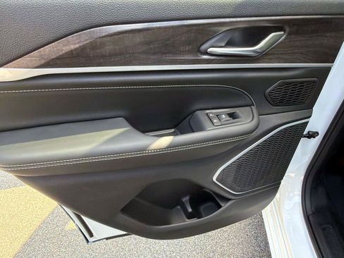 New 2026 Jeep Grand Cherokee Limited AWD/4WD image 8
